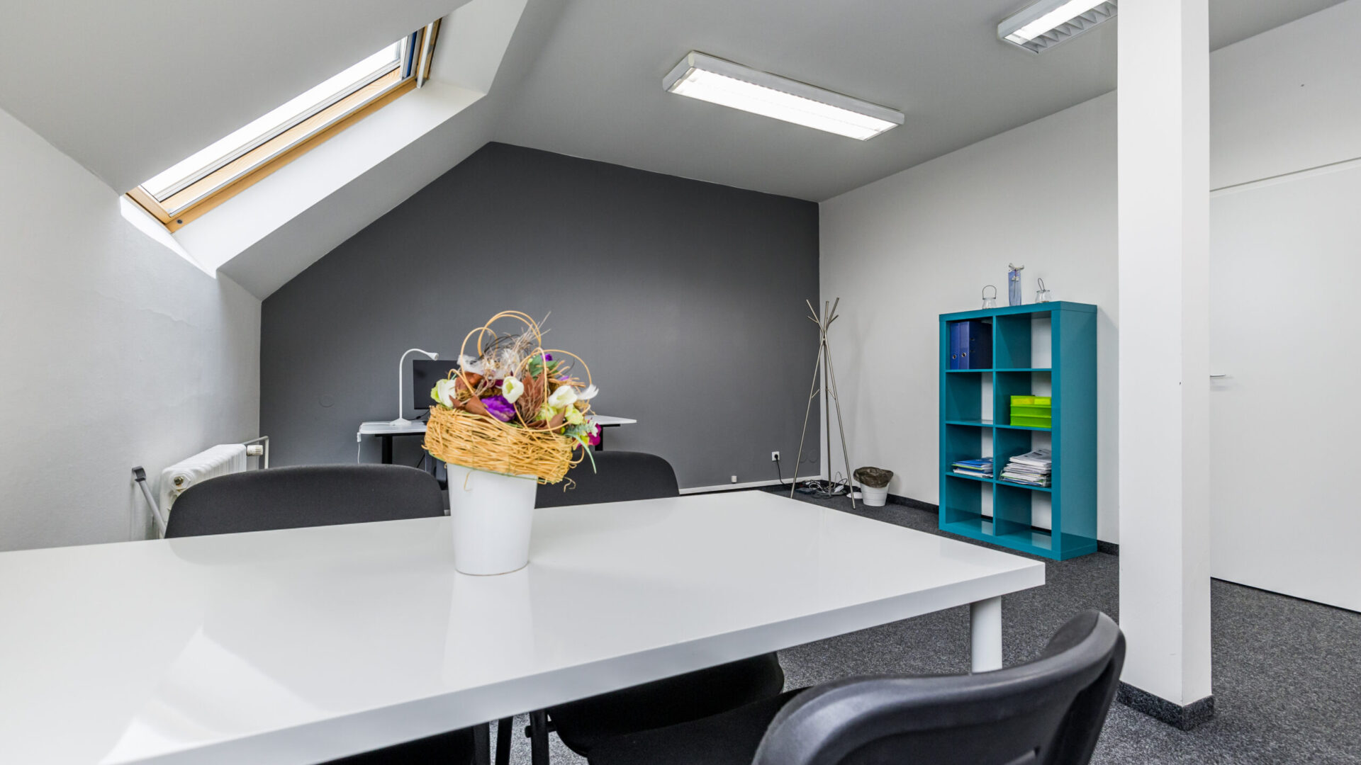 Volná kancelář k pronájmu ve 3.mezaninu Workzone Chomutov
